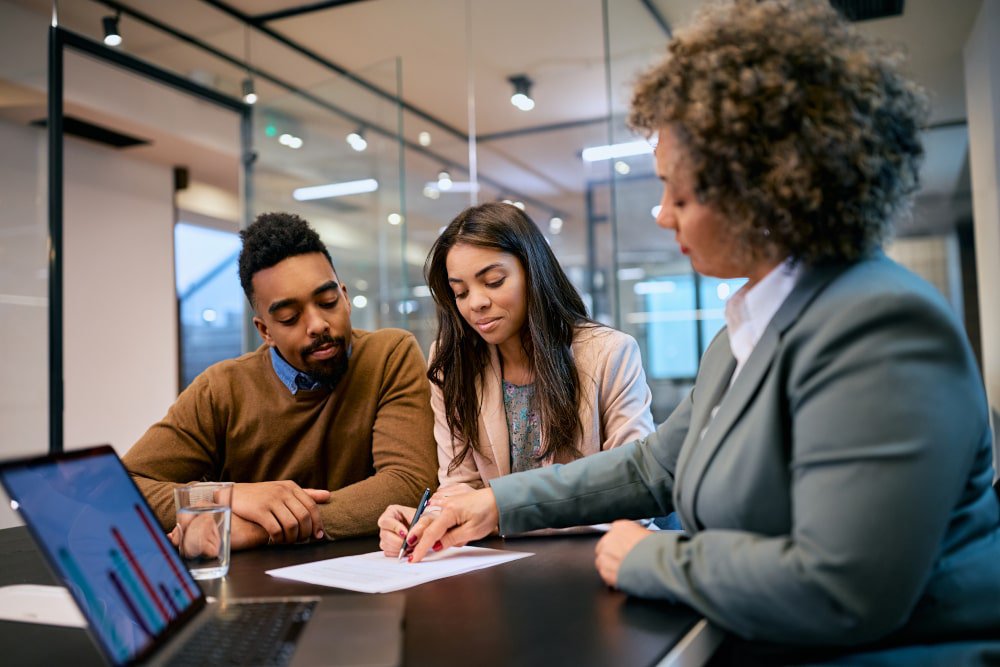 young-black-couple-shopping-for-better-mortgage-rates