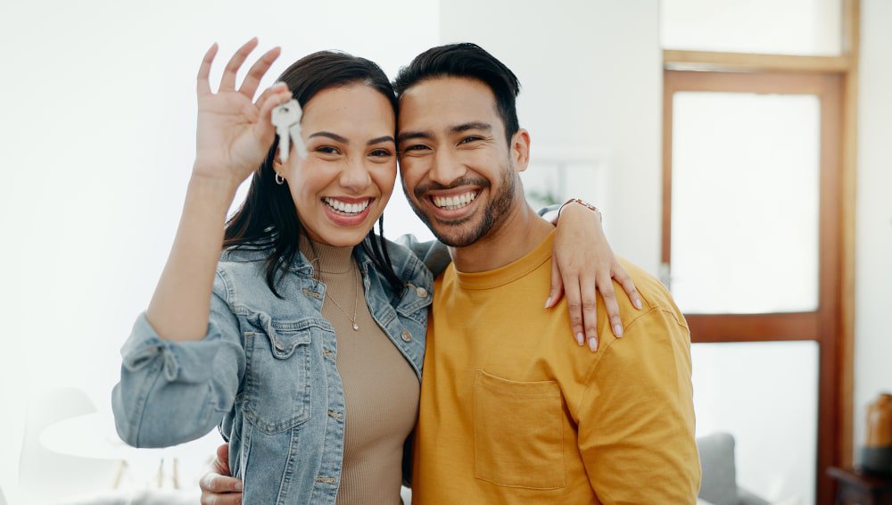 young-couple-holding-key-to-their-house