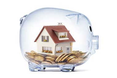 home-down-payment-in-piggy-bank